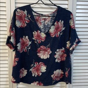 Maurices 24/7 Navy Blue Floral Short Sleeve V Neck Crop Tee Size Large